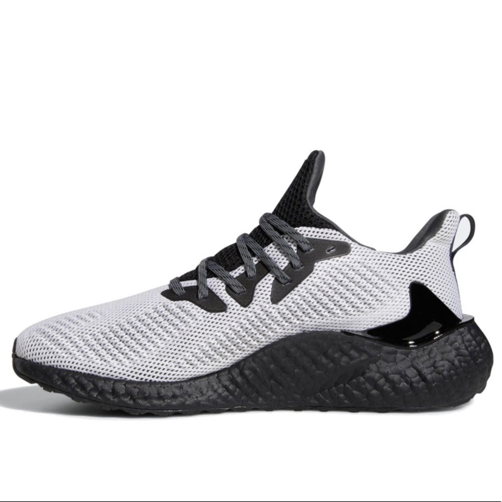 adidas Men's Alphaboost Running Shoes          NEW WITHOUT TAGS.